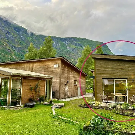 Dağ evi Tinyhouse With A Waterfall View *