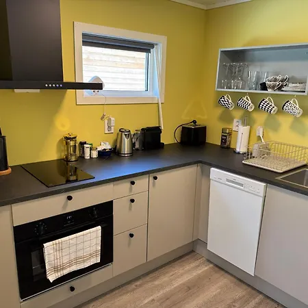 Tinyhouse With A Waterfall View