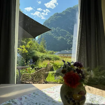 Tinyhouse With A Waterfall View シャレー フロム