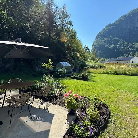 Tinyhouse With A Waterfall View Dağ evi